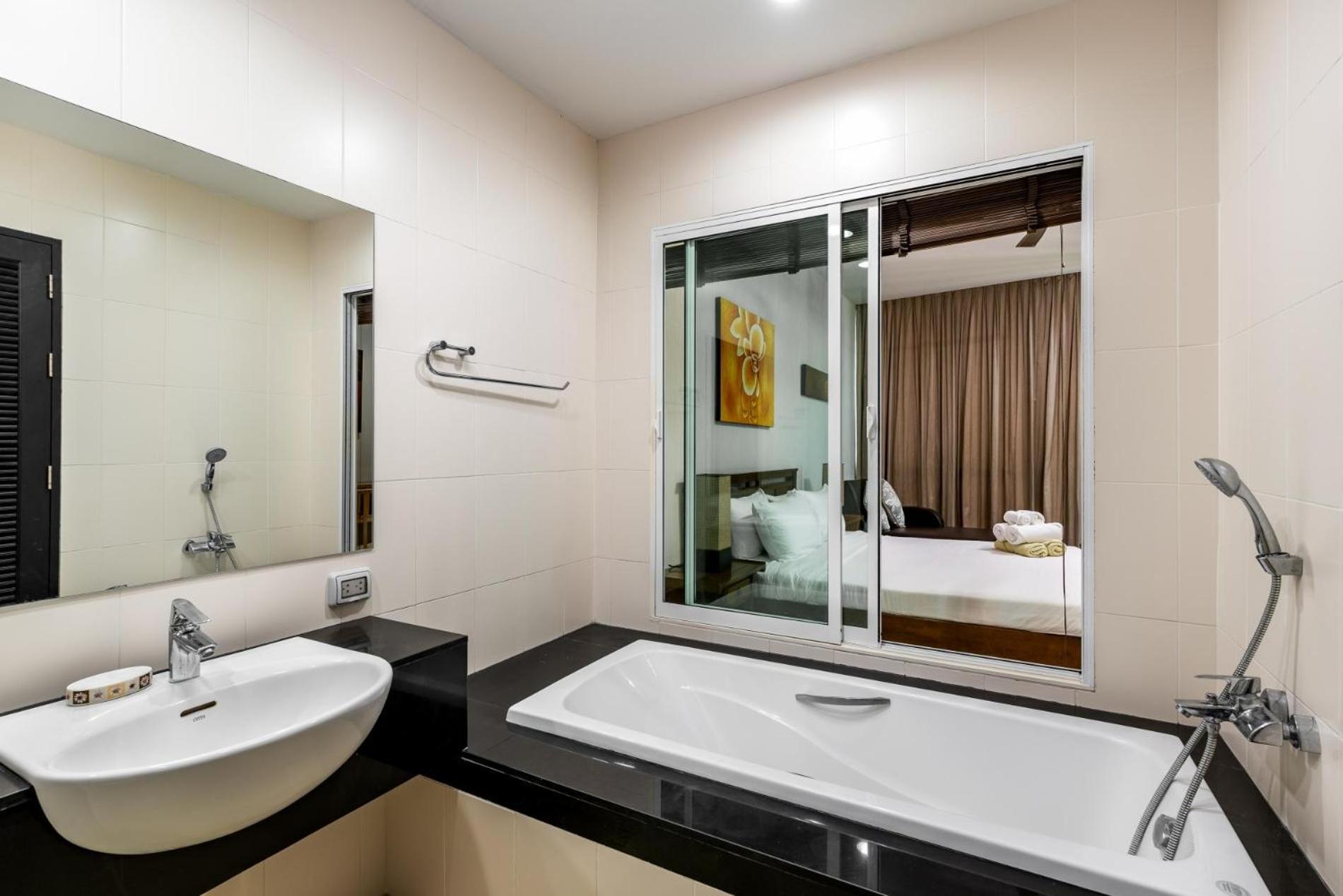 Veloche 2 Bedroom Apartment With Seaview Karon Εξωτερικό φωτογραφία